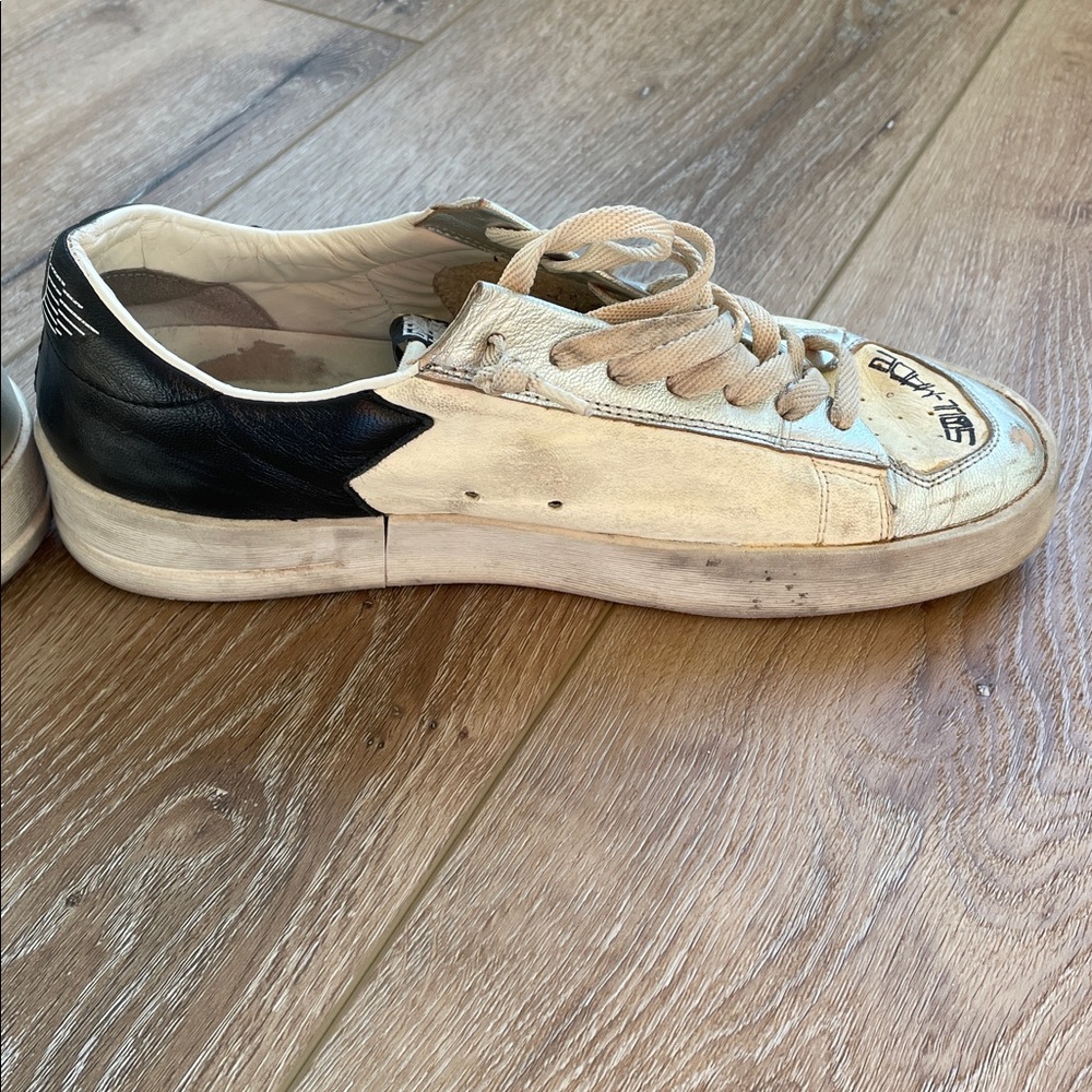 Golden Goose Stardan model—Cream and Black Distressed Sneakers. - Picture 11 of 16